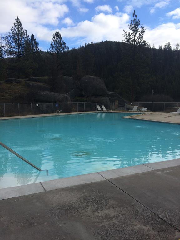Lolo Hot Springs Otel Dış mekan fotoğraf